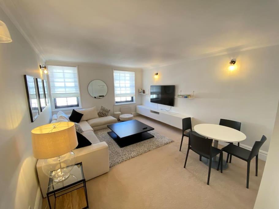 Wonderful Baker Street Flat! Londres Exterior foto